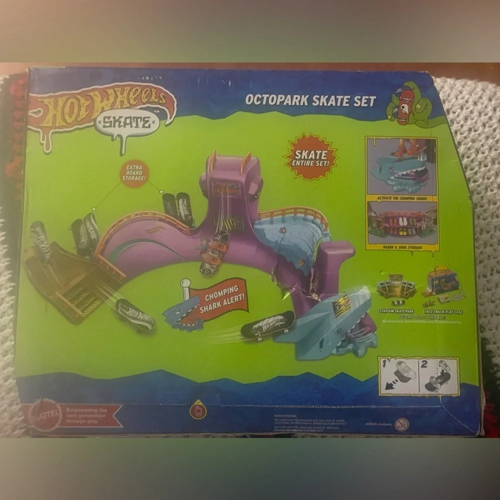 Hot Wheels 2023 Tony Hawk Octopark Skate Set Playset Fingerboard & Shoes NEW